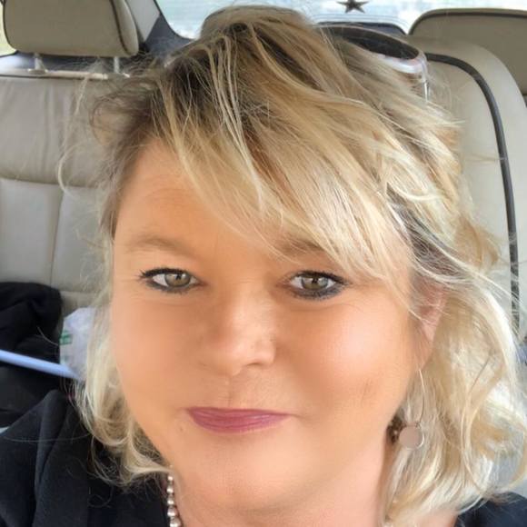 Meet your Posher, Cheryl - Picture 1 of 2